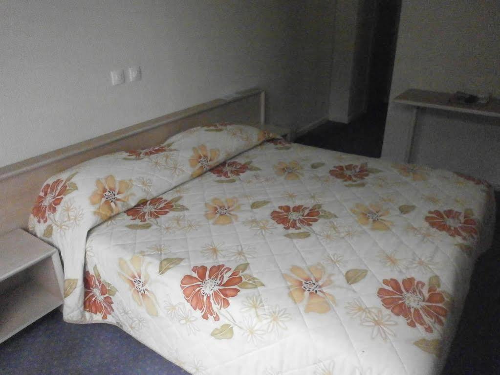 Hotel Le Richiardi Carqueiranne Eksteriør bilde